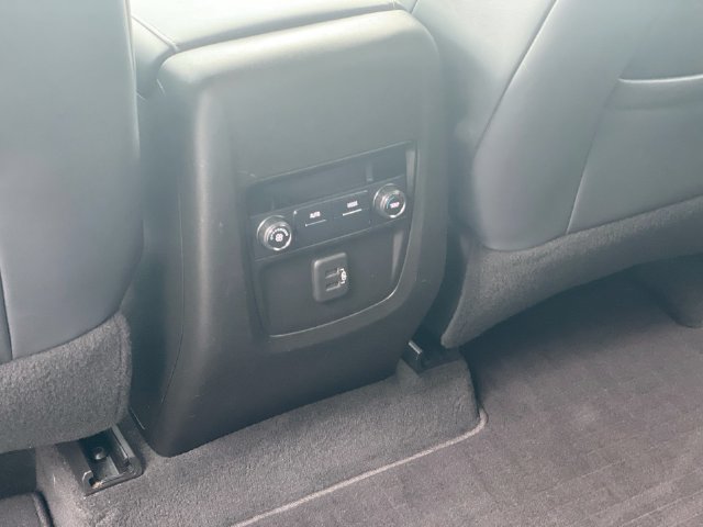 Used 2018 Buick Enclave Essence FWD image 13