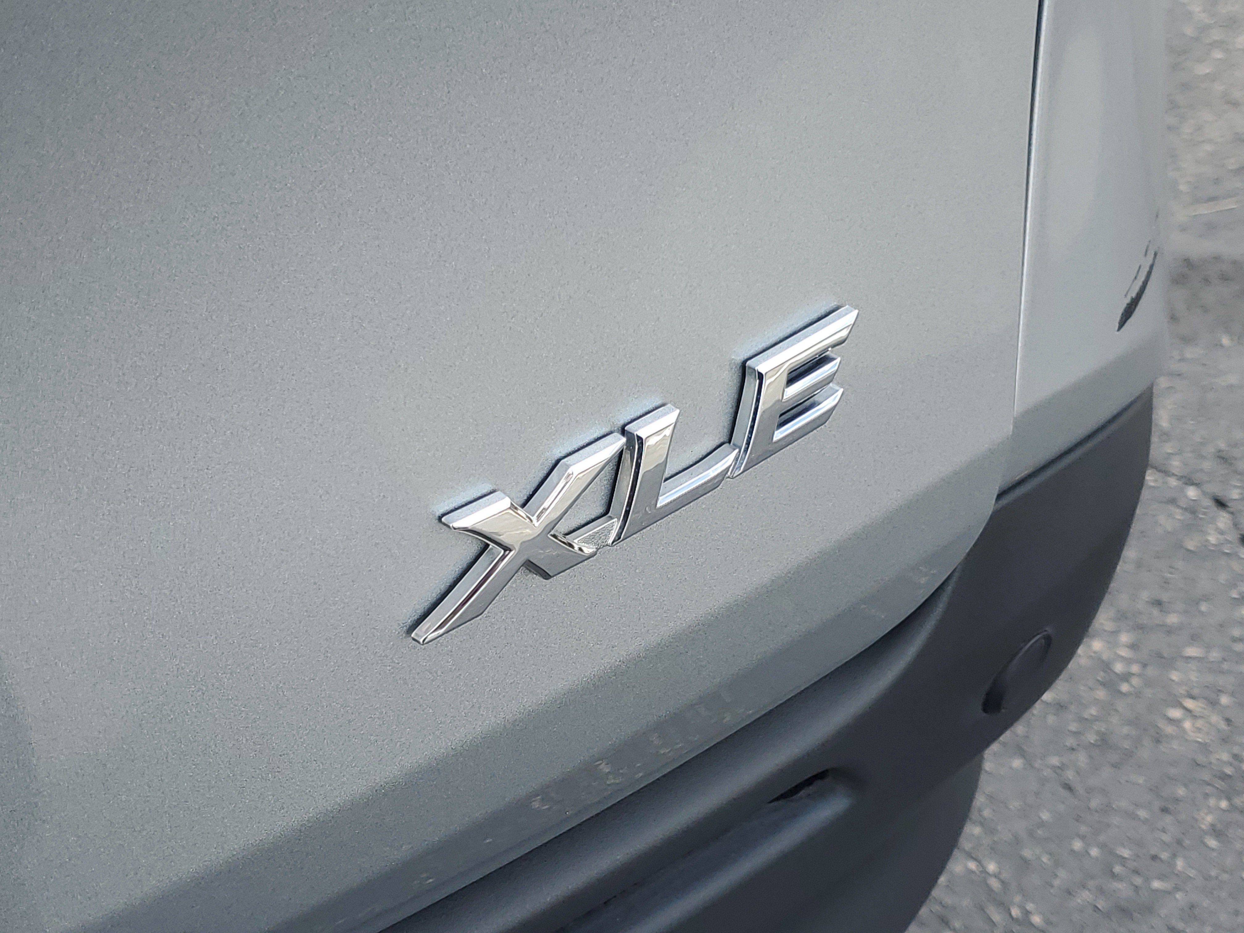 Certified 2025 Toyota Sienna XLE FWD image 8
