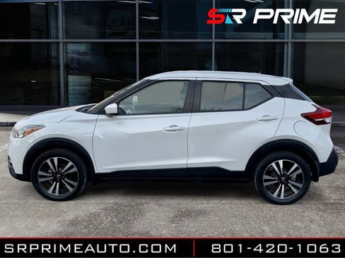 Used 2020 Nissan Kicks SV image 2