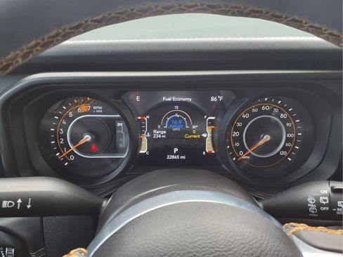 Used 2024 Jeep Wrangler Unlimited Sahara w/ Technology Group AWD/4WD image 18