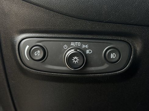 Used 2018 Chevrolet Equinox Premier FWD image 22