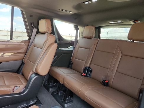 Used 2023 Chevrolet Tahoe High Country AWD/4WD image 10