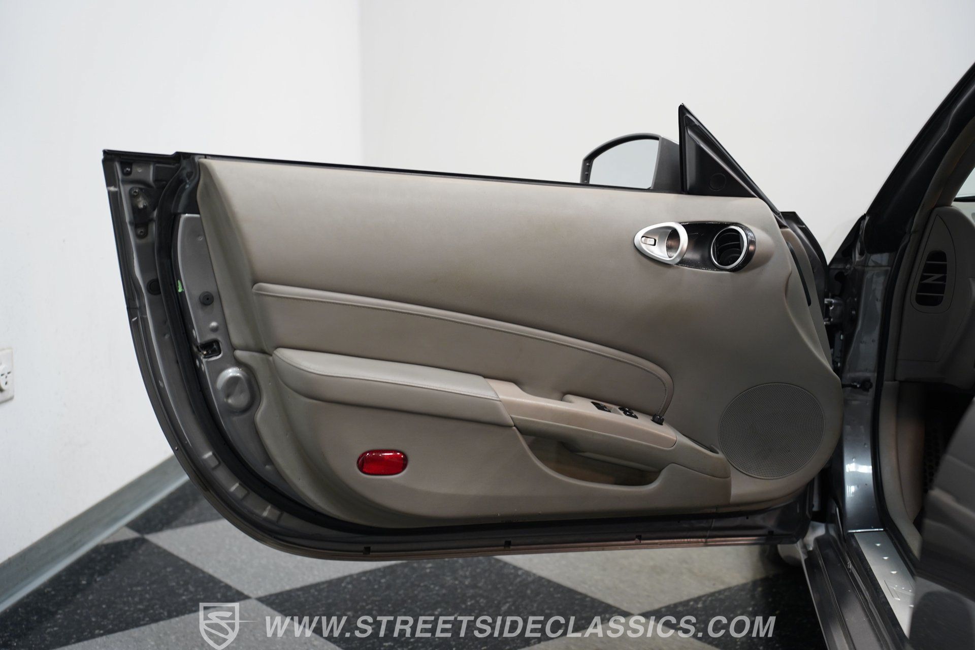 Used 2007 Nissan 350Z Touring RWD image 37