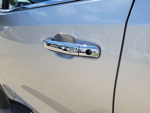 Used 2020 GMC Sierra 1500 SLT AWD/4WD image 9