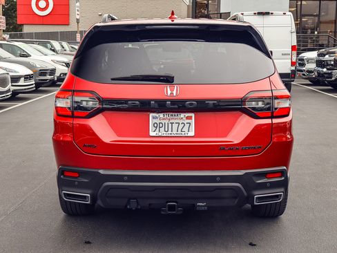 Used 2025 Honda Pilot Black Edition image 23