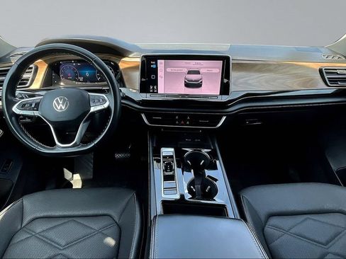 Used 2024 Volkswagen Atlas SE FWD image 8