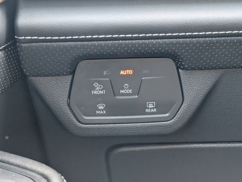 Used 2024 Volkswagen Atlas SE AWD/4WD image 28