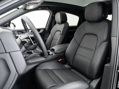 New 2025 Porsche Cayenne Coupe image 5