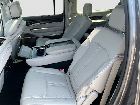 Used 2023 Jeep Grand Wagoneer 4WD image 25