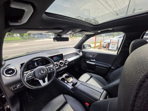 Used 2020 Mercedes-Benz GLB 250 4MATIC w/ Premium Package image 12