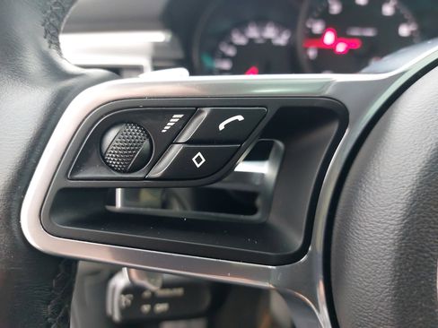 Certified 2018 Porsche Macan image 19