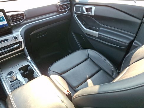 Certified 2022 Ford Explorer XLT w/ Equipment Group 202A image 16