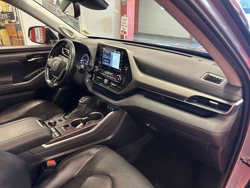 Used 2022 Toyota Highlander Limited AWD/4WD image 17