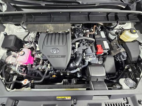 Used 2023 Toyota Highlander LE image 14