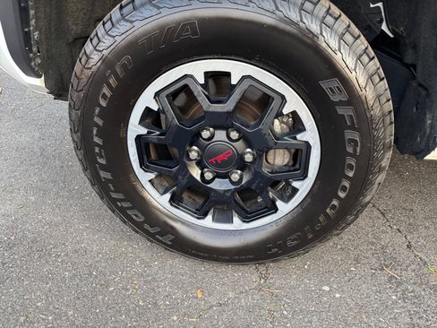 Used 2025 Toyota Tacoma TRD Off-Road AWD/4WD image 29