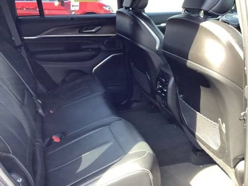 Certified 2023 Jeep Grand Cherokee Overland w/ Luxury Tech Group IV AWD/4WD image 20