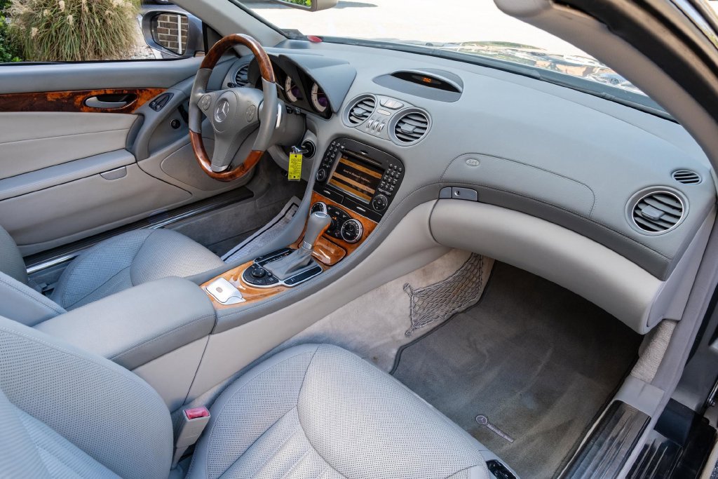 Used 2011 Mercedes-Benz SL 550 image 28