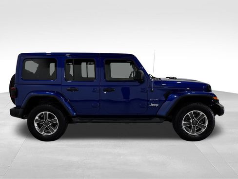 Used 2019 Jeep Wrangler Unlimited Sahara w/ Safetytec Group AWD/4WD image 16