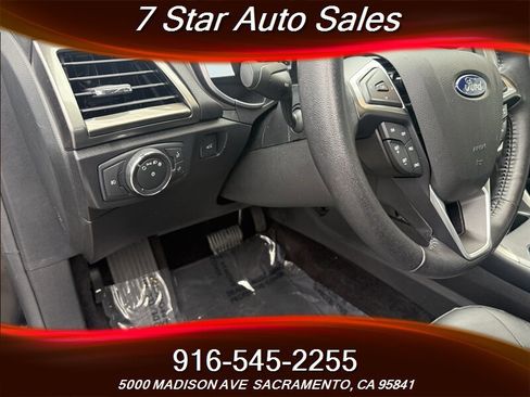 Used 2017 Ford Fusion SE w/ Fusion SE Technology Package image 8