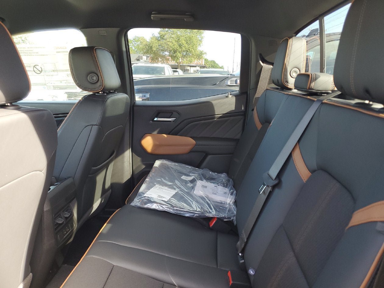 New 2026 GMC Canyon AT4 AWD/4WD image 11