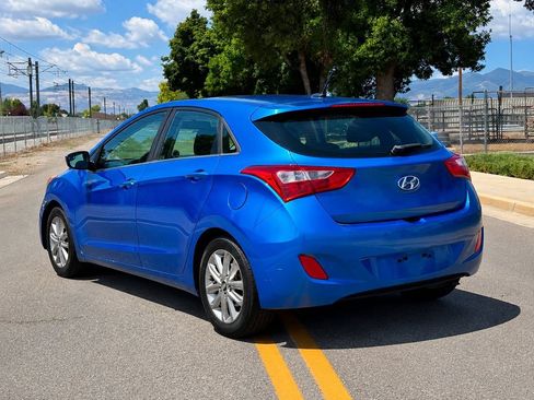 Used 2017 Hyundai Elantra GT FWD image 3