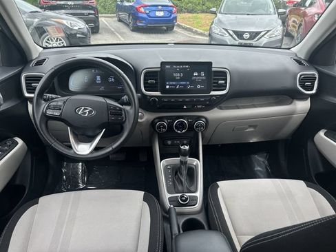 Certified 2025 Hyundai Venue SEL FWD image 23