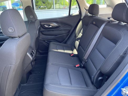 Used 2024 GMC Terrain SLE w/ Driver Convenience Package FWD image 35