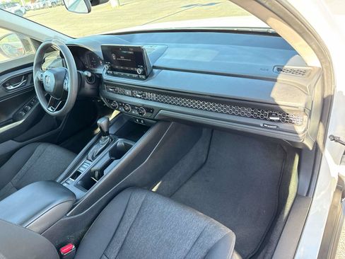 Used 2025 Honda Accord SE image 18