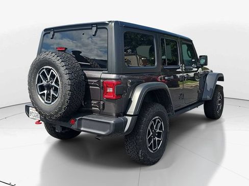 Used 2025 Jeep Wrangler Unlimited Rubicon AWD/4WD image 3