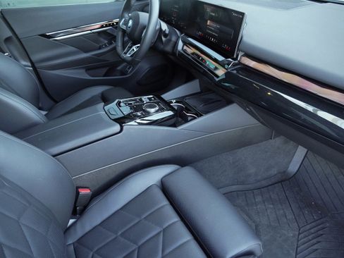 Used 2024 BMW i5 eDrive40i w/ M Sport Package image 10