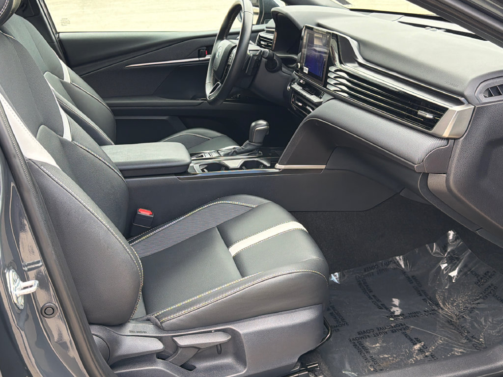 Used 2025 Toyota Camry SE w/ Convenience Package FWD image 12