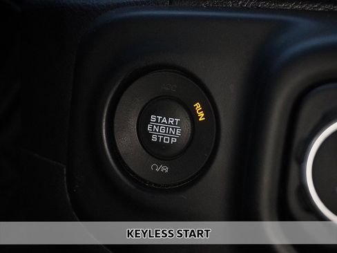 Used 2022 Jeep Gladiator Sport image 4