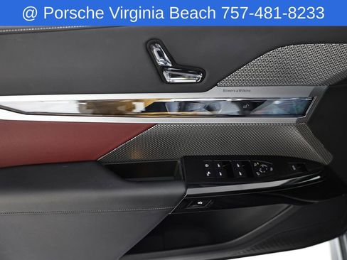 Used 2023 BMW 740i w/ Parking Assistance Package RWD image 18