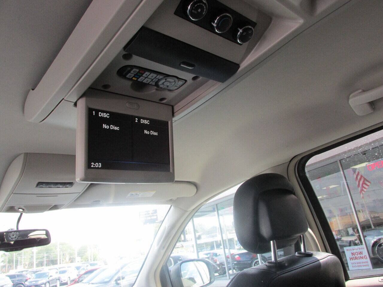Used 2015 Chrysler Town & Country Touring w/ Driver Convenience Group FWD image 21