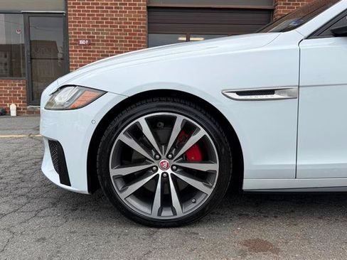 Used 2016 Jaguar XF S RWD image 5