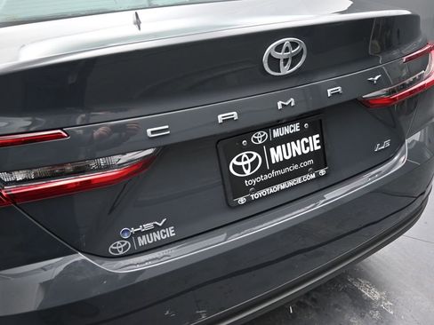 Used 2025 Toyota Camry LE image 13