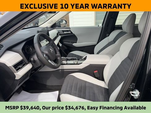 New 2026 Mitsubishi Outlander SE image 13