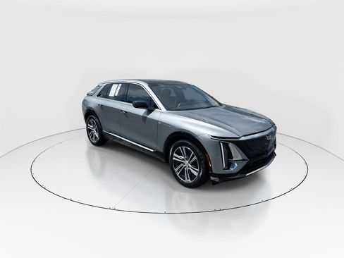 Used 2024 Cadillac Lyriq Luxury w/ LPO, Floor Liner Package RWD image 2