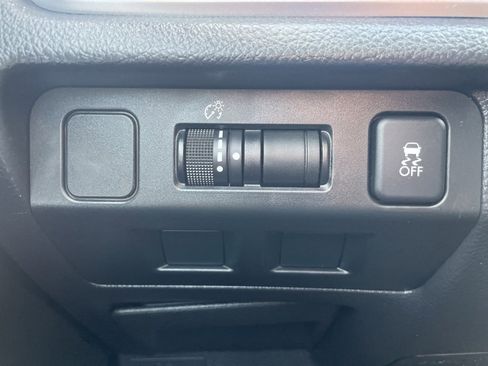 Used 2017 Subaru Crosstrek 2.0i Premium image 21