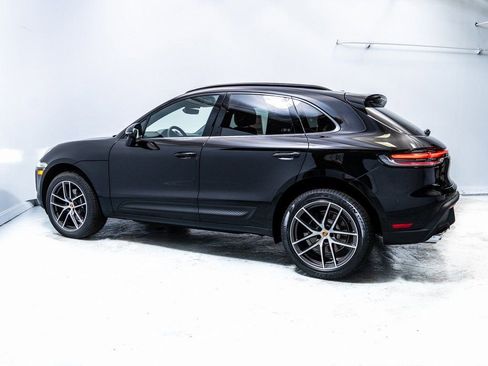 Certified 2025 Porsche Macan image 2