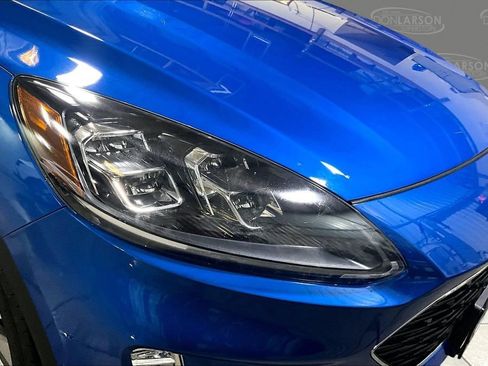 Used 2020 Ford Escape Titanium FWD image 4