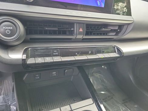 Used 2024 Toyota Prius LE image 20