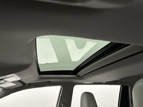 Used 2017 Toyota Highlander XLE image 24