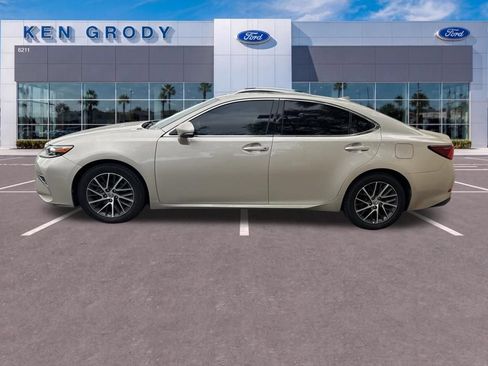 Used 2017 Lexus ES 350 w/ Navigation System Package FWD image 5
