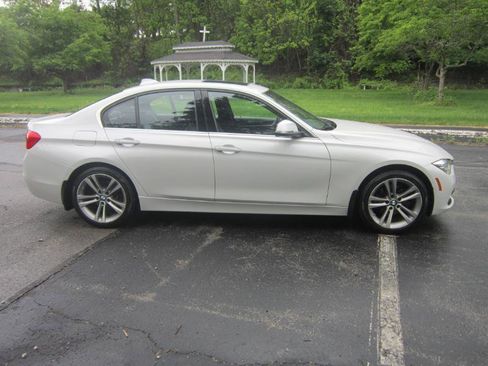 Used 2017 BMW 330i xDrive Sedan AWD/4WD image 26