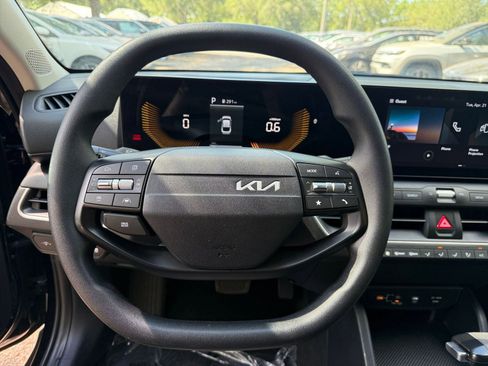 Used 2025 Kia K4 FWD image 27