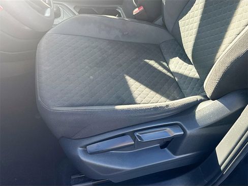 Used 2018 Volkswagen Tiguan S image 19