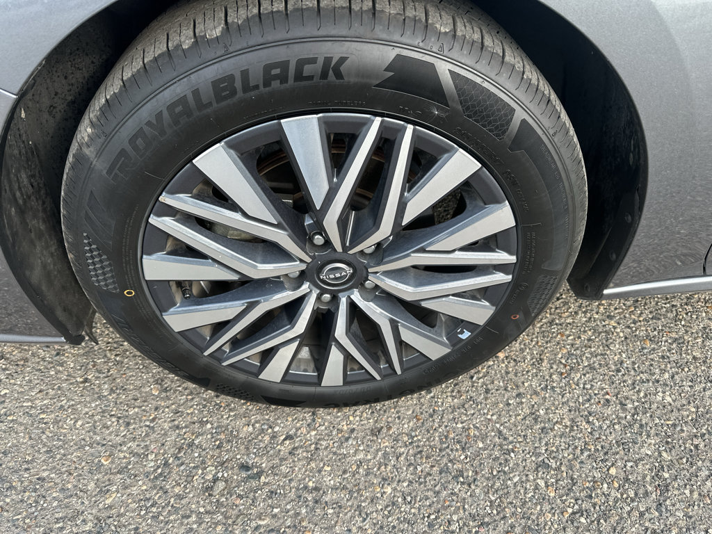Used 2024 Nissan Altima 2.5 SV FWD image 9