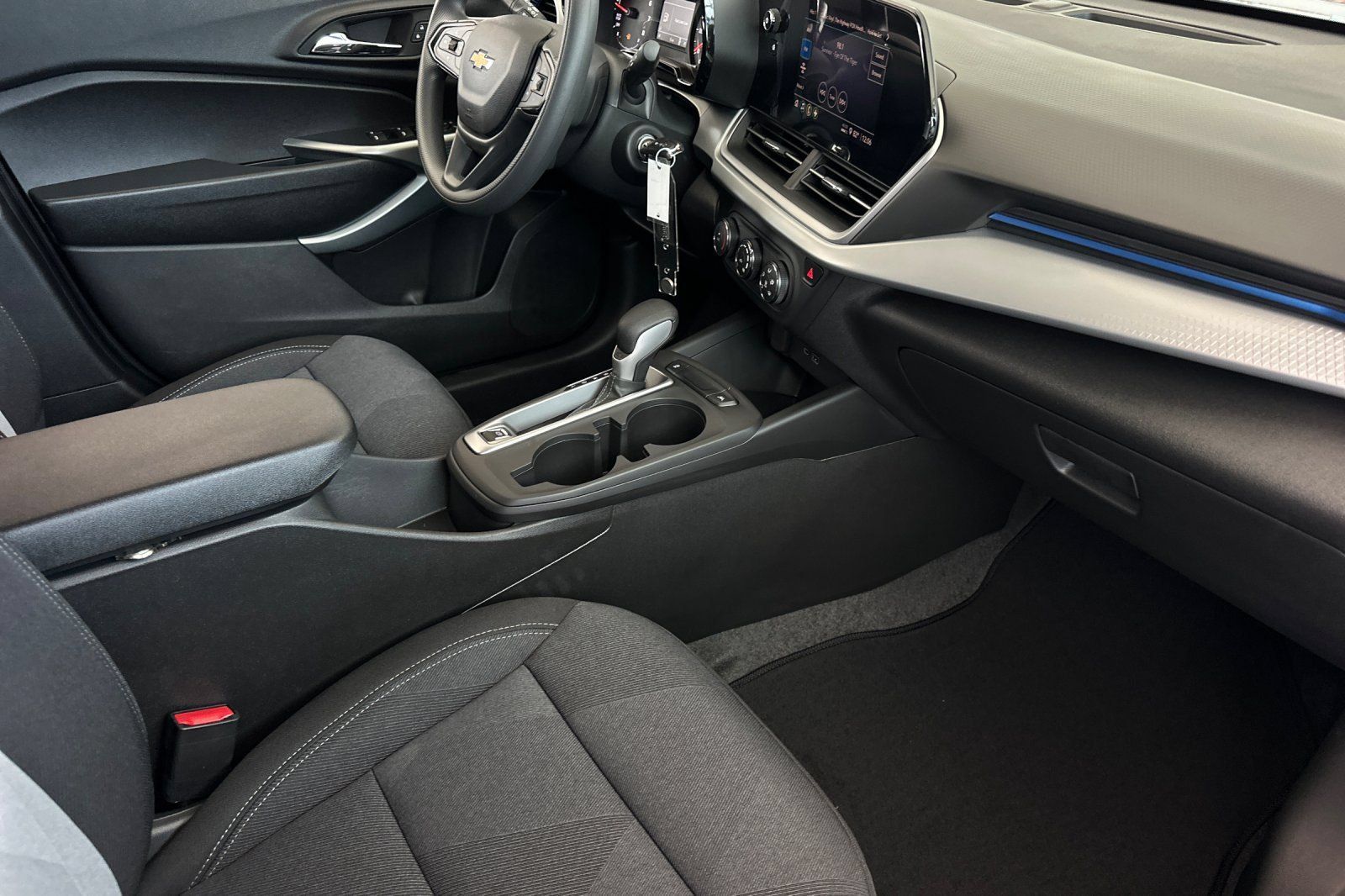 New 2026 Chevrolet Trax LS w/ LS Convenience Package FWD image 16