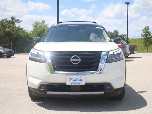 Used 2023 Nissan Pathfinder SL w/ Lighting Package (N92) AWD/4WD image 3